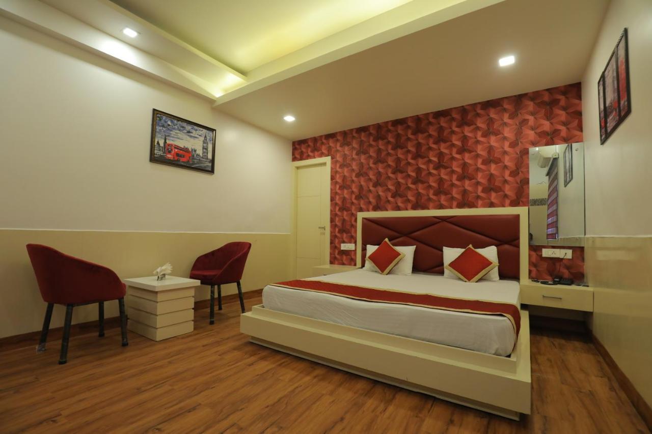 Hotel Sahib'S Red Carpet - The Family & Corporate Hotel Agra  Buitenkant foto