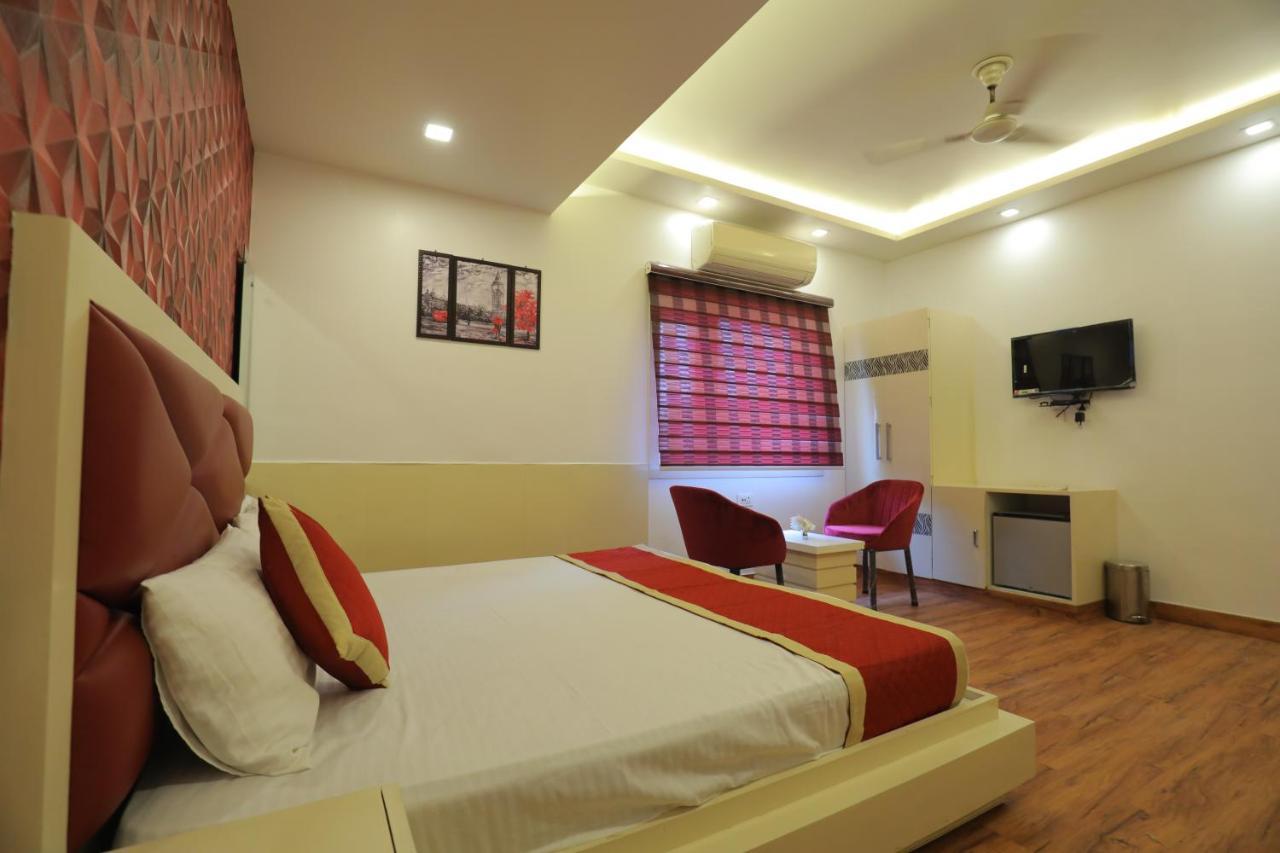 Hotel Sahib'S Red Carpet - The Family & Corporate Hotel Agra  Buitenkant foto