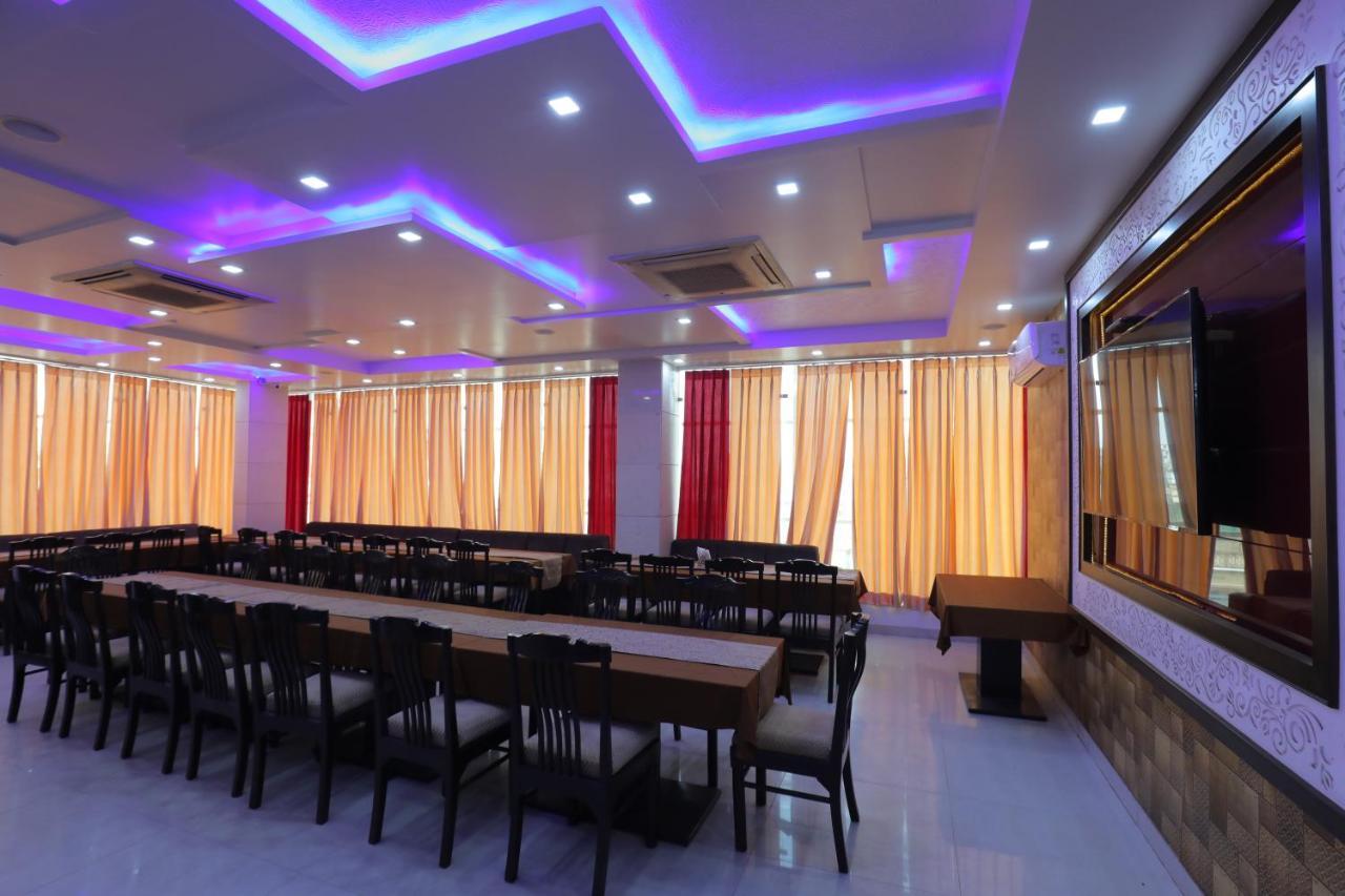 Hotel Sahib'S Red Carpet - The Family & Corporate Hotel Agra  Buitenkant foto