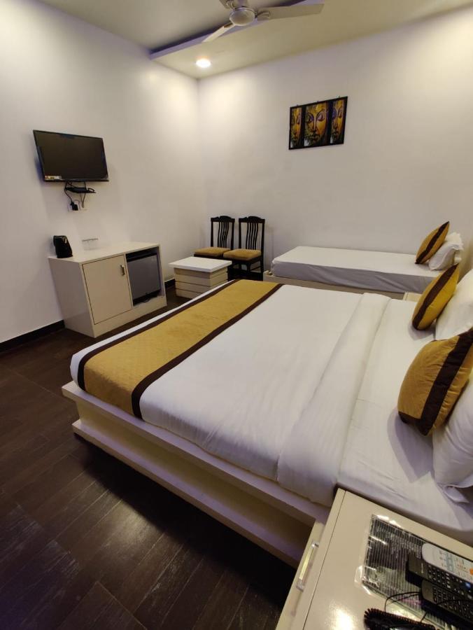 Hotel Sahib'S Red Carpet - The Family & Corporate Hotel Agra  Buitenkant foto