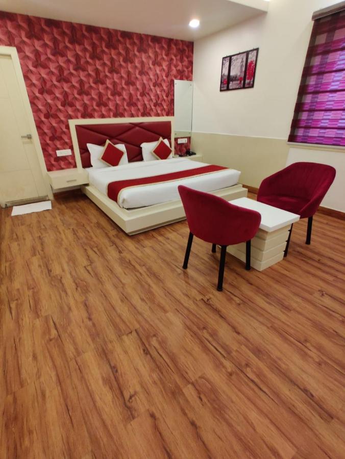 Hotel Sahib'S Red Carpet - The Family & Corporate Hotel Agra  Buitenkant foto