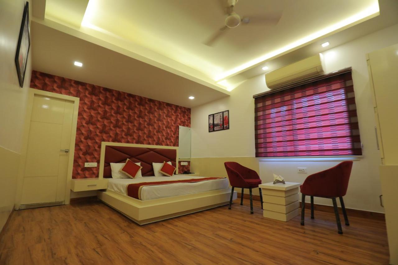 Hotel Sahib'S Red Carpet - The Family & Corporate Hotel Agra  Buitenkant foto
