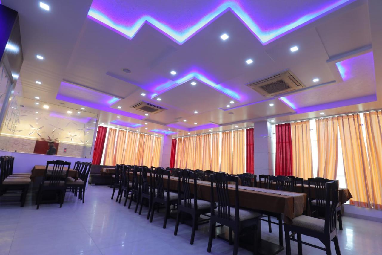 Hotel Sahib'S Red Carpet - The Family & Corporate Hotel Agra  Buitenkant foto