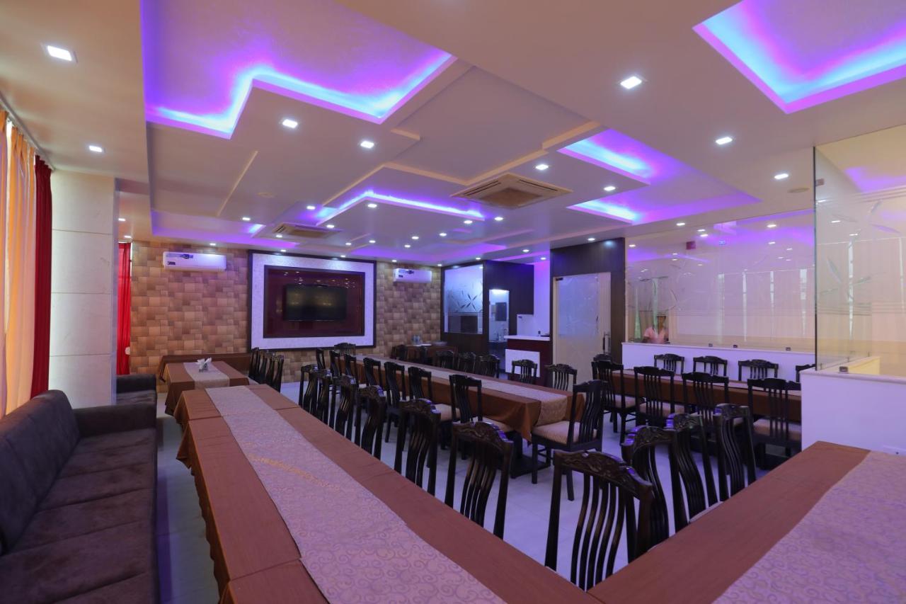 Hotel Sahib'S Red Carpet - The Family & Corporate Hotel Agra  Buitenkant foto