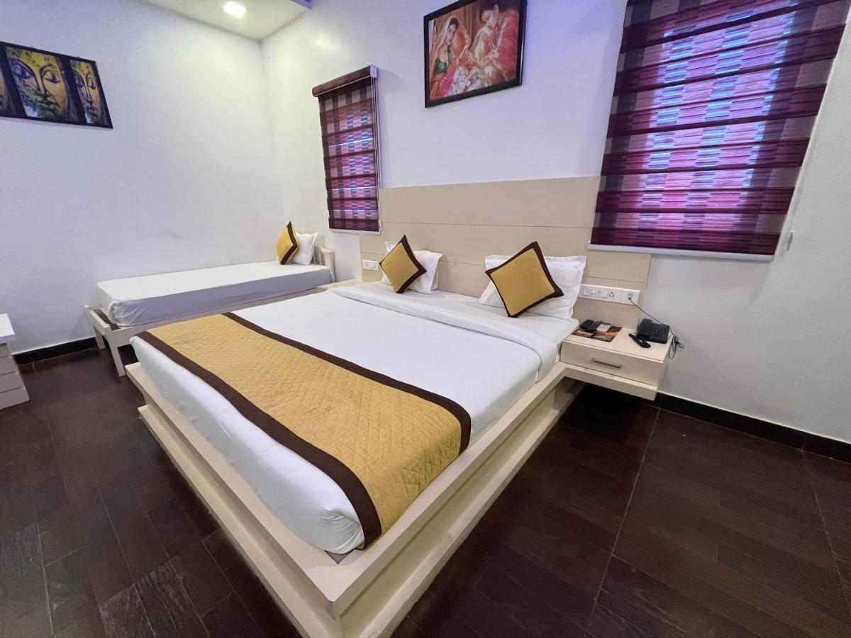 Hotel Sahib'S Red Carpet - The Family & Corporate Hotel Agra  Kamer foto