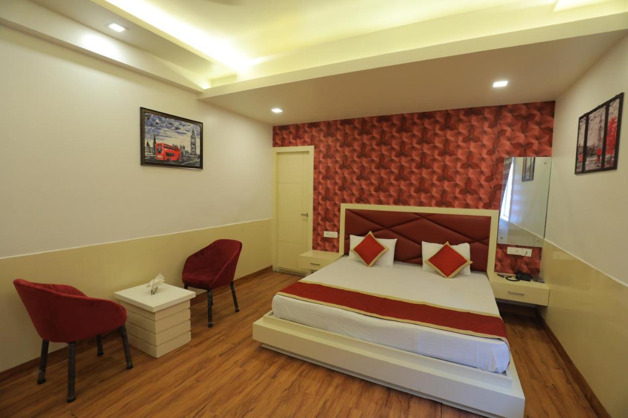 Hotel Sahib'S Red Carpet - The Family & Corporate Hotel Agra  Buitenkant foto